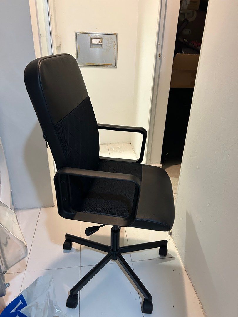 IKEA RENBERGET OFFICE SWIVEL CHAIR BLACK WITH WHEELS, Furniture & Home