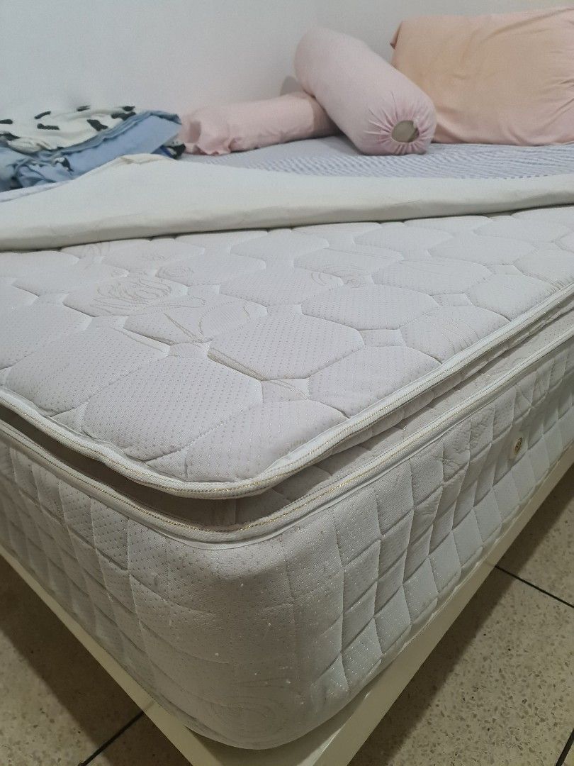 Kasur spring bed pillow top 160x200 Bahan knitting. Harga Nego tipiss