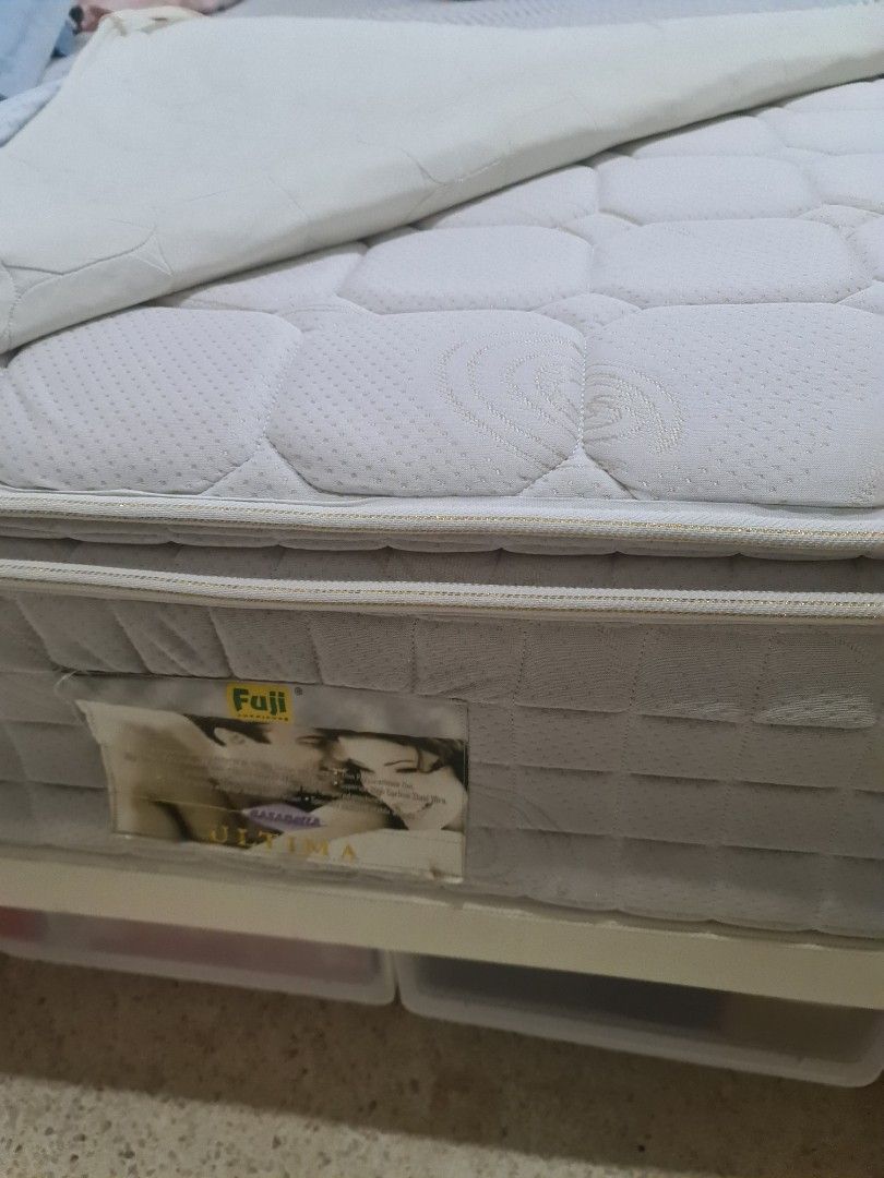 Kasur spring bed pillow top 160x200 Bahan knitting. Harga Nego tipiss