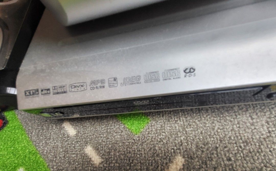 LG CD Player comes with Woofer and 5 Speakers, Audio, Soundbars