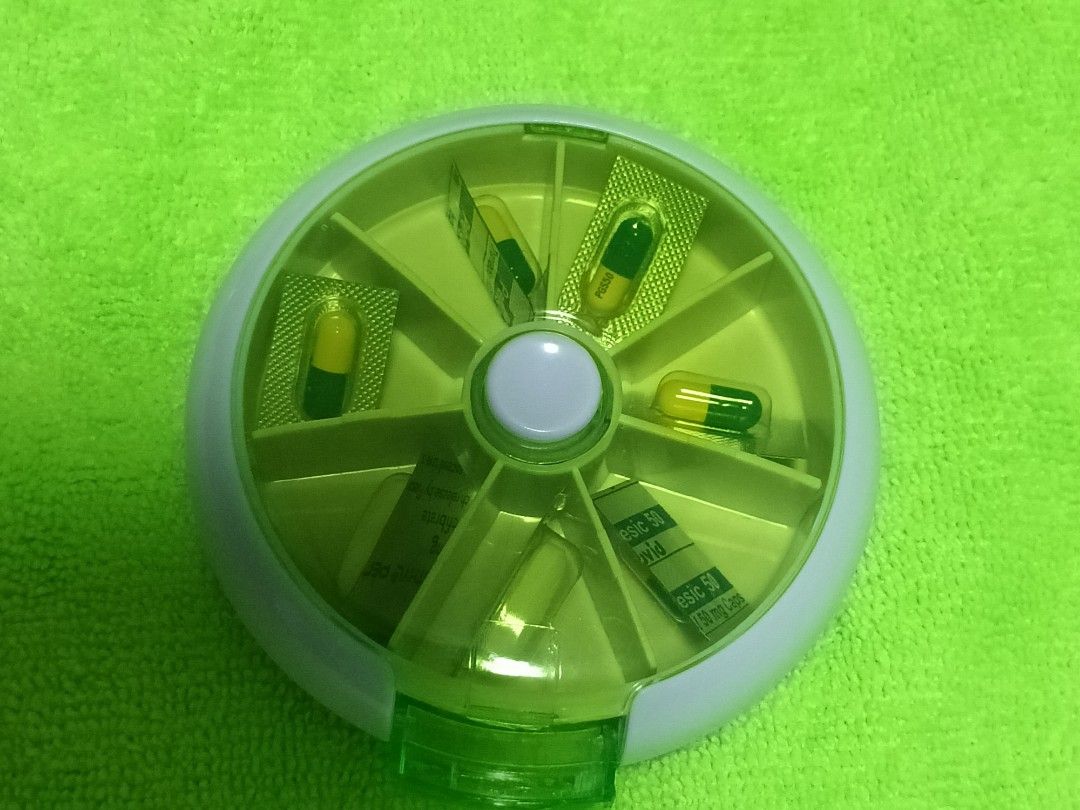 Medicine dispenser, Health & Nutrition, Medical Supplies & Tools on