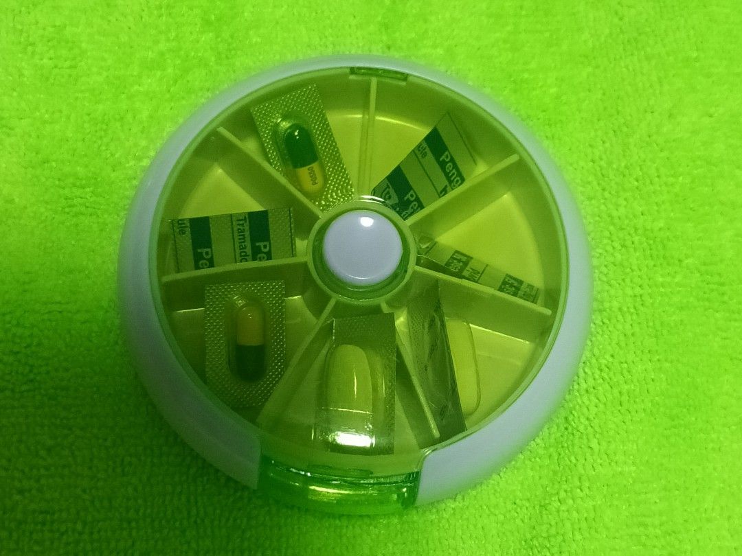 Medicine dispenser, Health & Nutrition, Medical Supplies & Tools on