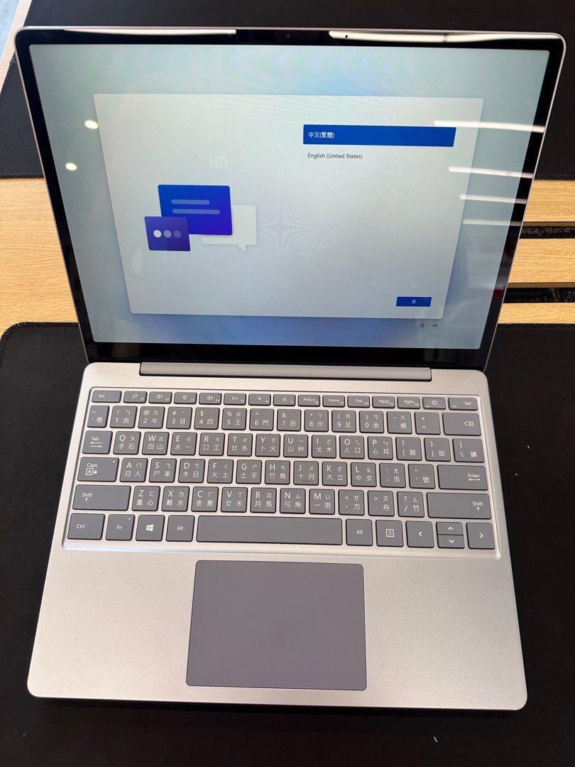 microsoft surface laptop go 10代I5觸控螢幕, 電腦及科技產品, 桌上