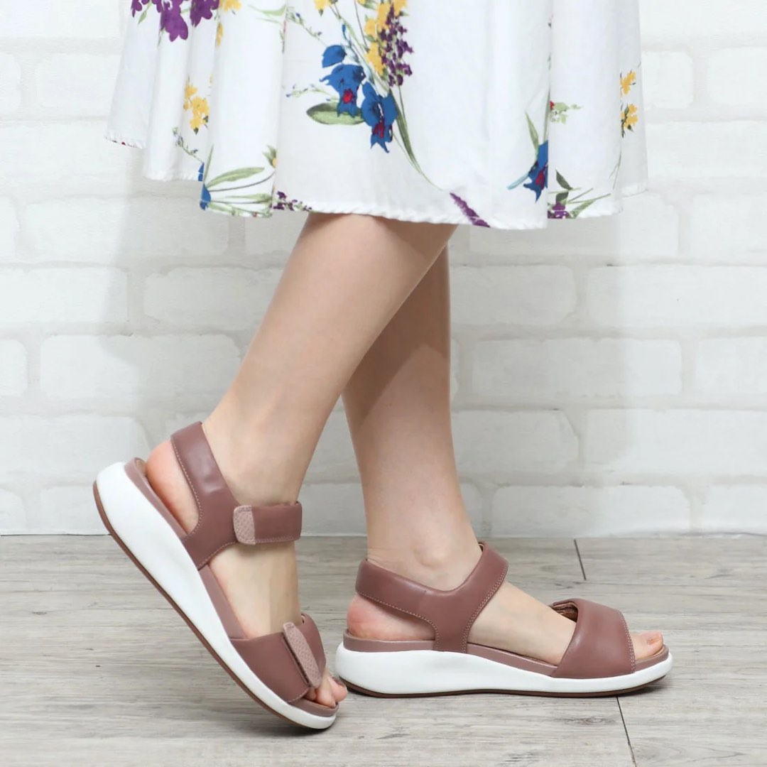NEW UNUSED Clarks Leather Sandals Women s Fashion Footwear