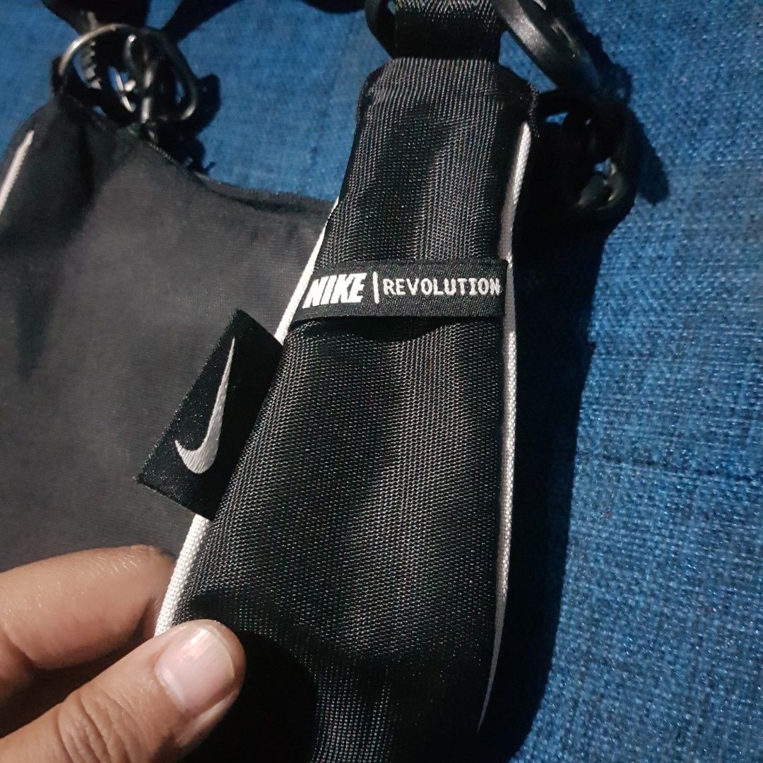 Nike shoulder bag chain rework, Fesyen Wanita, Tas & Dompet di Carousell