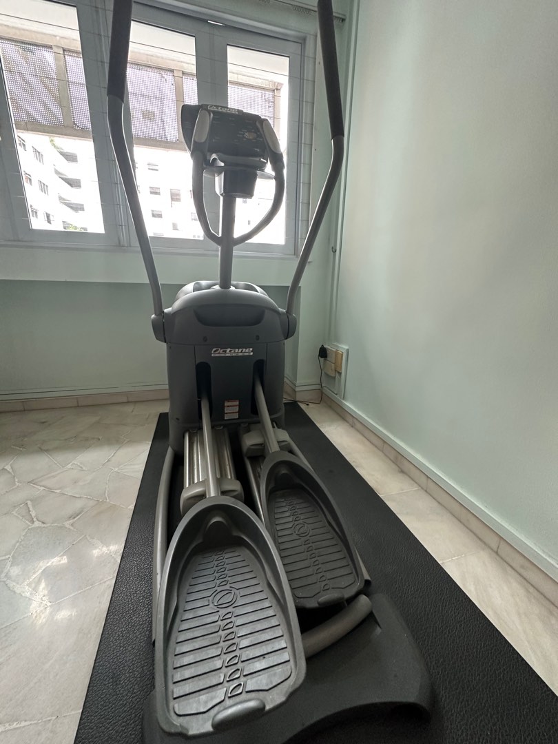 Octane Fitness Q35C cross trainer, Sports Equipment, Exercise & Fitness