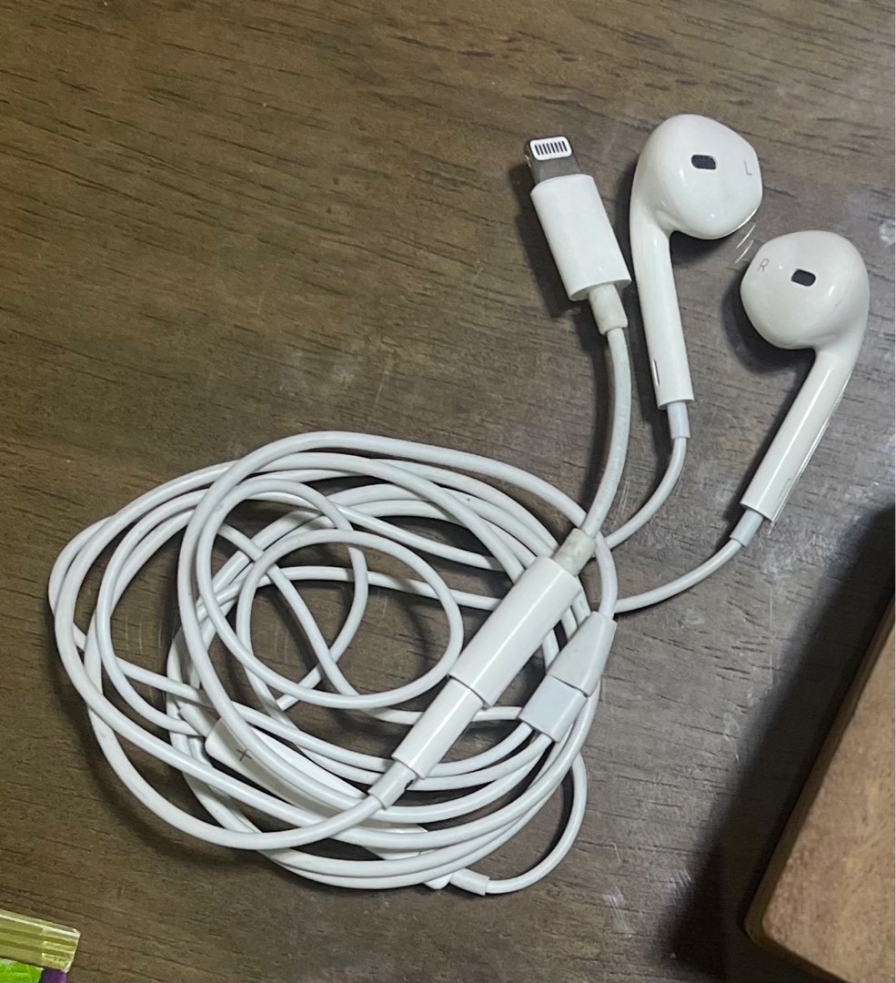 Original Apple Earphones, Audio, Earphones on Carousell
