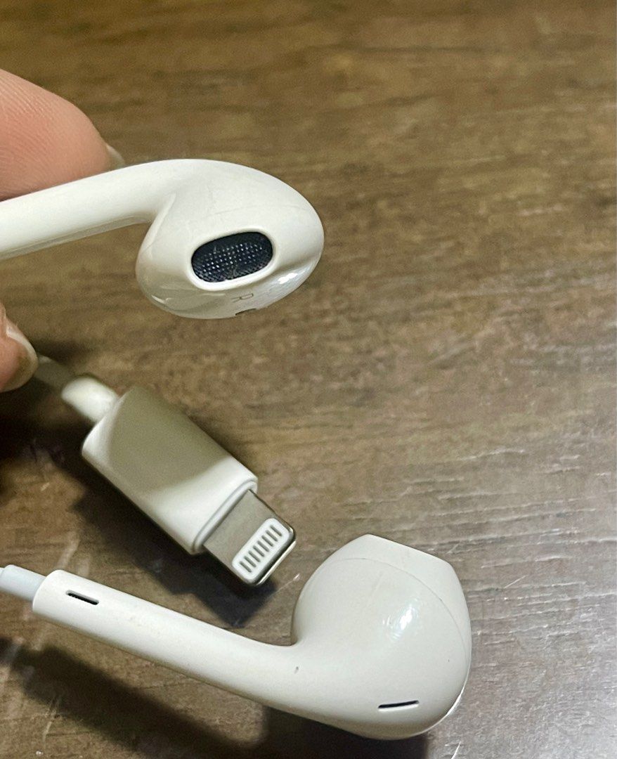Original Apple Earphones, Audio, Earphones on Carousell