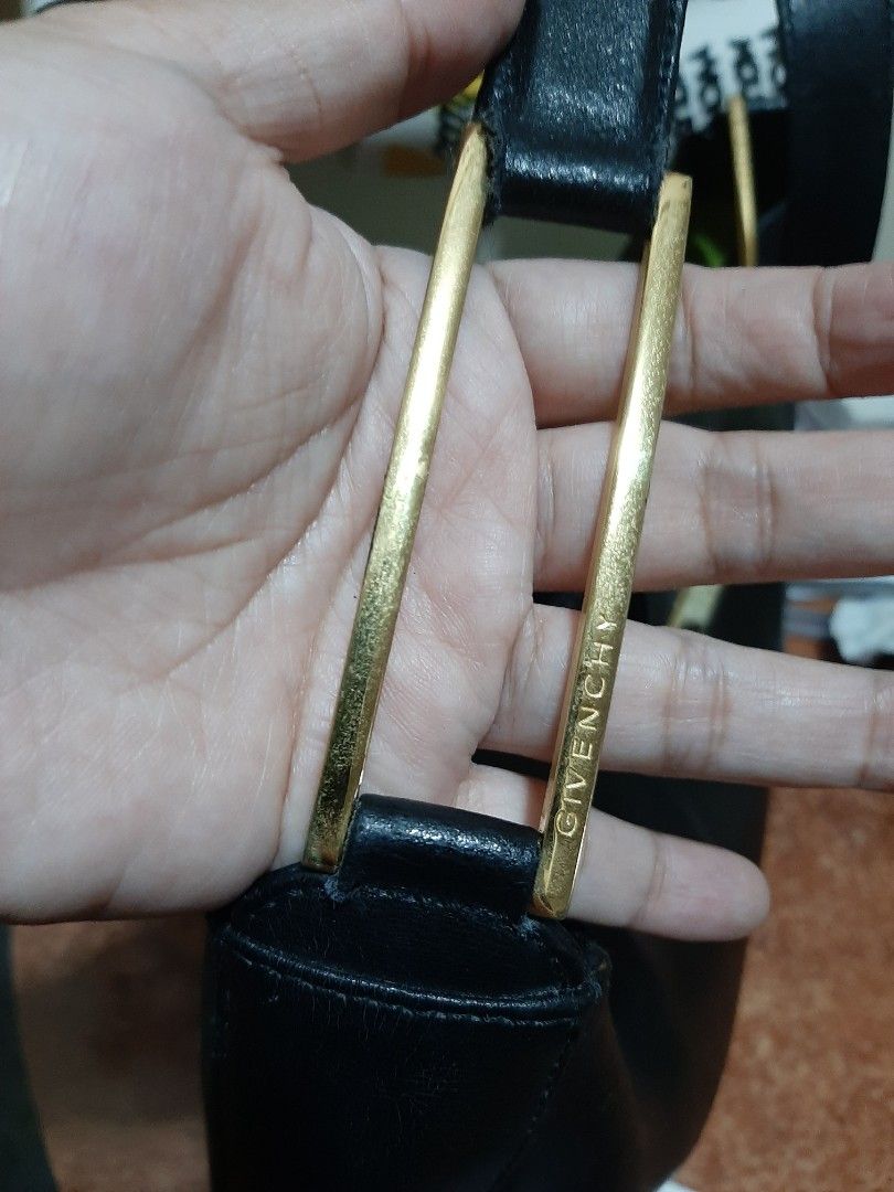 Preloved Rare Vintage Givenchy G logo (Category: Luxury Bags & Wallets) located in Taguig. Submitted by grazciiee3 (Listing ID 1198883825, Image 3). Description: G logo with Lime green interior gold tone hardware Signs of wear , flaw on handle (see last photo).
