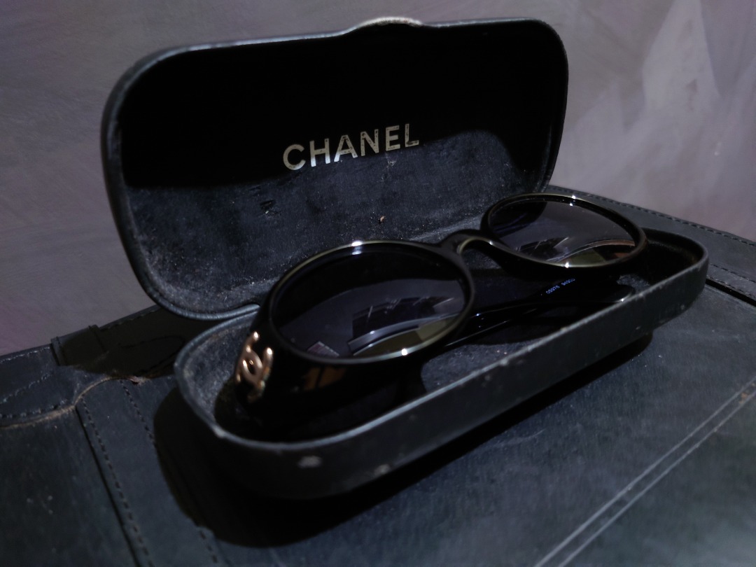 RARE CHANEL c.1990's Black Oval Goggle Gold CC Logo Plastic Sunglasses  05976, Women's Fashion, Watches & Accessories, Sunglasses & Eyewear on  Carousell