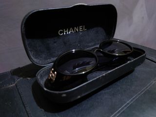RARE CHANEL c.1990's Black Oval Goggle Gold CC Logo Plastic Sunglasses 05976