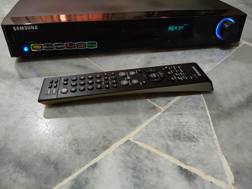Samsung amplifier home theater 5.1 dvd Player 1000W FULL HD USB HDMI bluetooth FM in good CONDITION