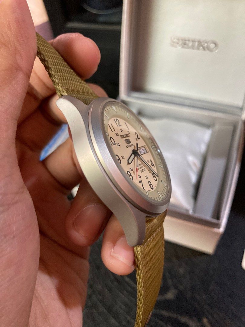 Seiko 5 Automatic with Watch Winder, Men's Fashion, Watches