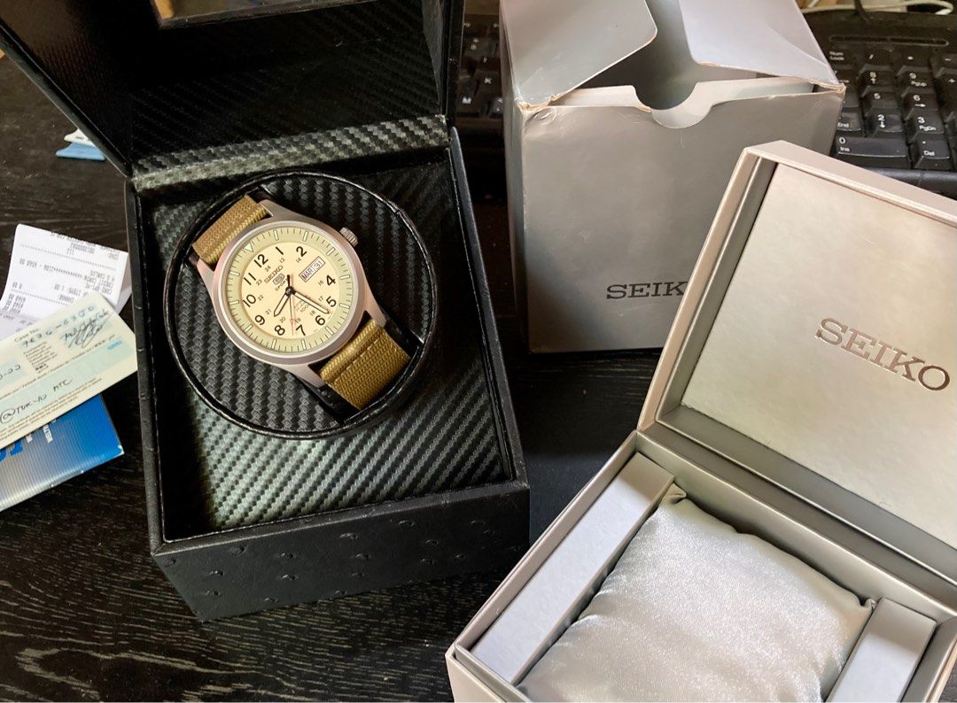 Seiko 5 Automatic with Watch Winder, Men's Fashion, Watches