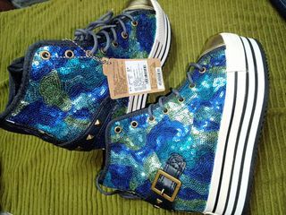 selling this shoes