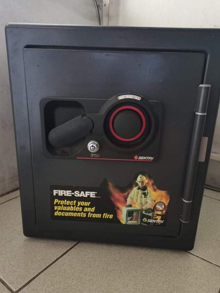 Sentry Safety Vault (READ DESCRIPTION) (Category: Safe) located in Las Pinas. Submitted by randomitems01 (Listing ID 1198931309, Image 1). Description: Please read the description ❗️ Sentry Safety Box Fire-safe Can be opened via a key/number combination (broken, for repair) For Repair Issues: - No longer locks, needs to be repaired (according to a repairman, it can cost Php 1,800 for the repair) - Stuck knob Cosmetic Issues: - has obvious signs o