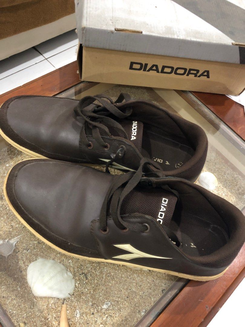 Harga sepatu sneakers top diadora