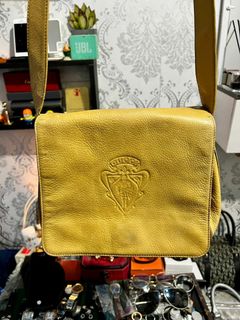 (Kategori: ) berada di . Dikirim oleh d.irma_prelovedfashionshop (ID iklan 1198933449, Gambar 1). Deskripsi: .
