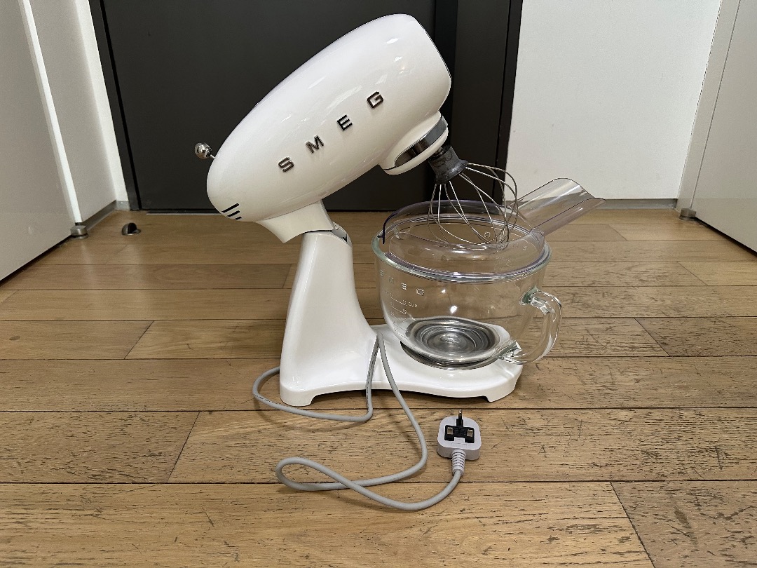 Smeg Stand Mixer SMF13WHUK, TV & Home Appliances, Kitchen Appliances