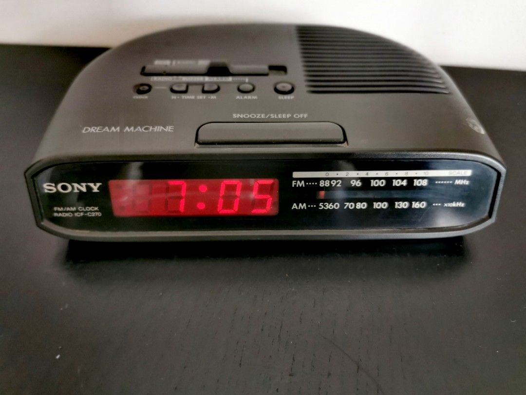 SONY DREAM MACHINE FM/AM CLOCK RADIO ICFC270, Furniture & Home Living