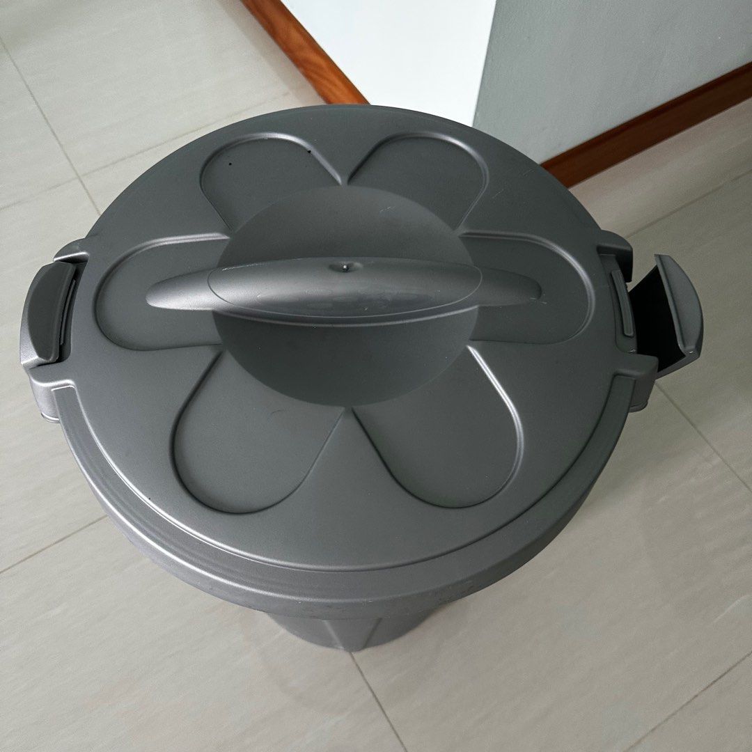 Stefanplast Tom 46litre Food Container (Grey), Pet Supplies, Pet Food