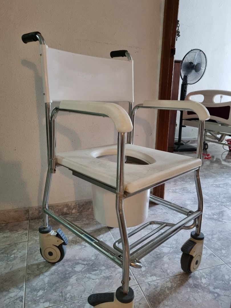 Toilet Commode & Geriatric Chair, Health & Nutrition, Assistive ...