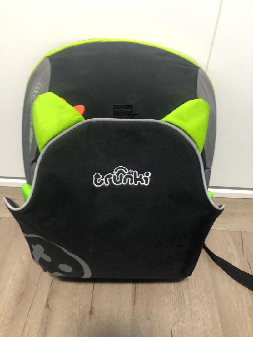 trunki boostapak travel backpack booster car seat green