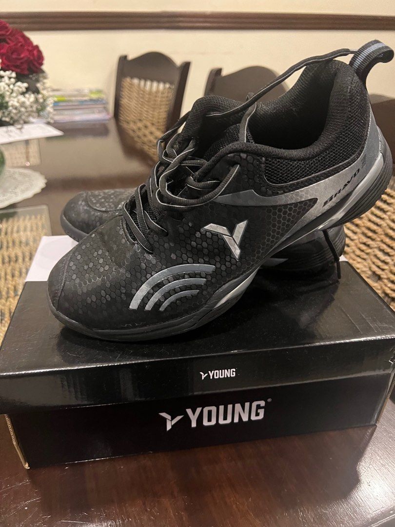 Young Bravo 1 Badminton Shoes Sports Equipment Sports Games