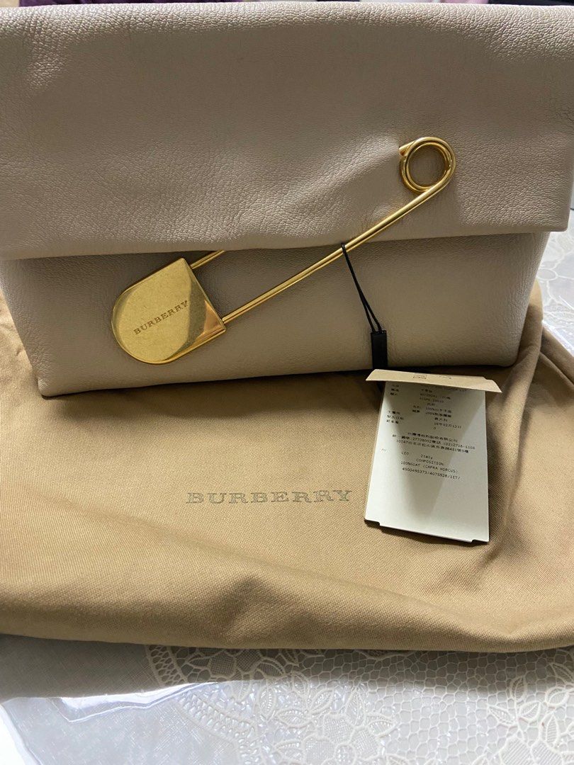 Burberry pin sales clutch