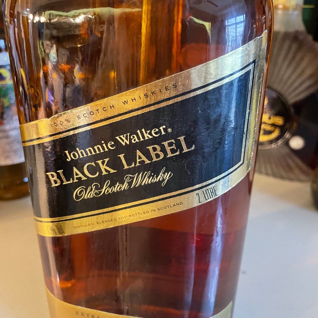 2L Black Label Johnnie Walker Black whisky 1980s whiskey vintage w