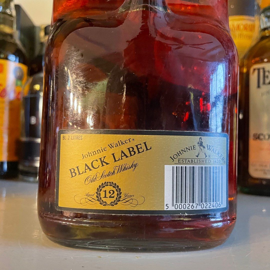 2L Black Label Johnnie Walker Black whisky 1980s whiskey vintage w