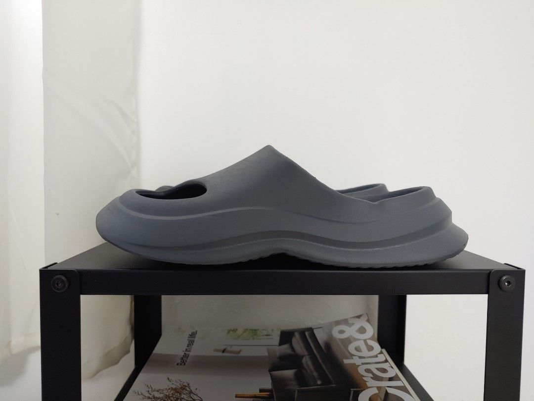 Yeezy alien slides deals