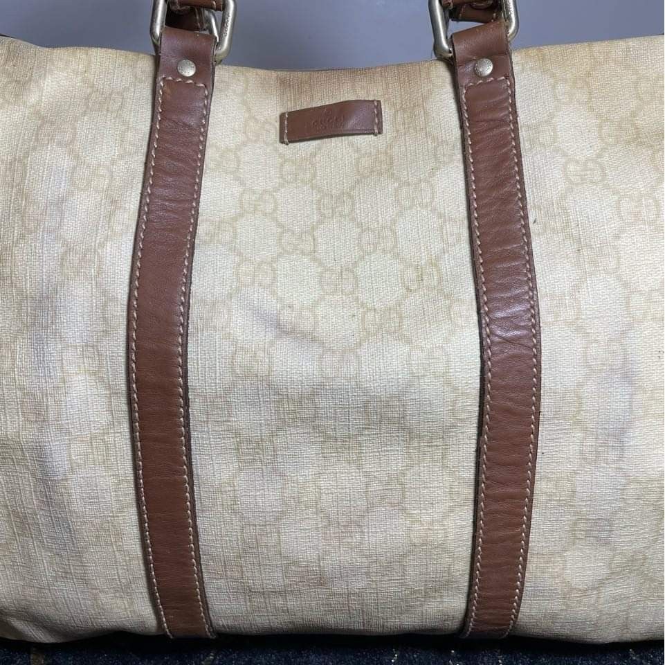 Authentic Gucci Speedy Bag 30 (Category: Luxury Bags & Wallets) located in Rizal. Submitted by SummerPeaCloset (Listing ID 1199117718, Image 3). Description: Authentic Gucci speedy Bag with original dustbag guaranteed authentic With minor signs of use Sf to be paid by the buyer.