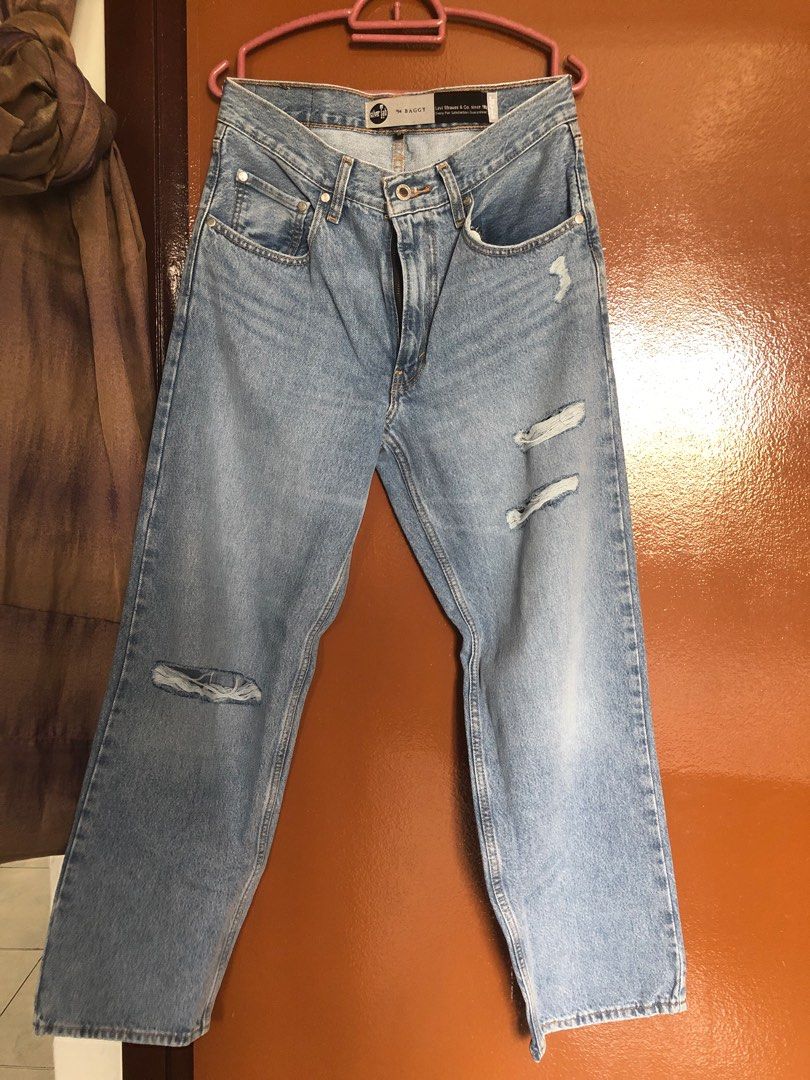 Authentic women's 94 baggy Carpenter jeans Levi's jeans W27, Women's  Fashion, Bottoms, Jeans & Leggings on Carousell