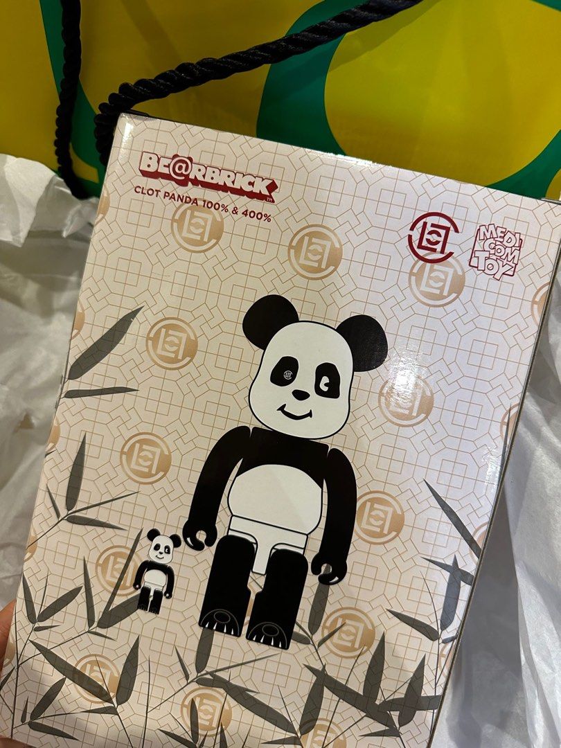 Bearbrick x clot panda 400%+100%, 興趣及遊戲, 玩具& 遊戲類- Carousell