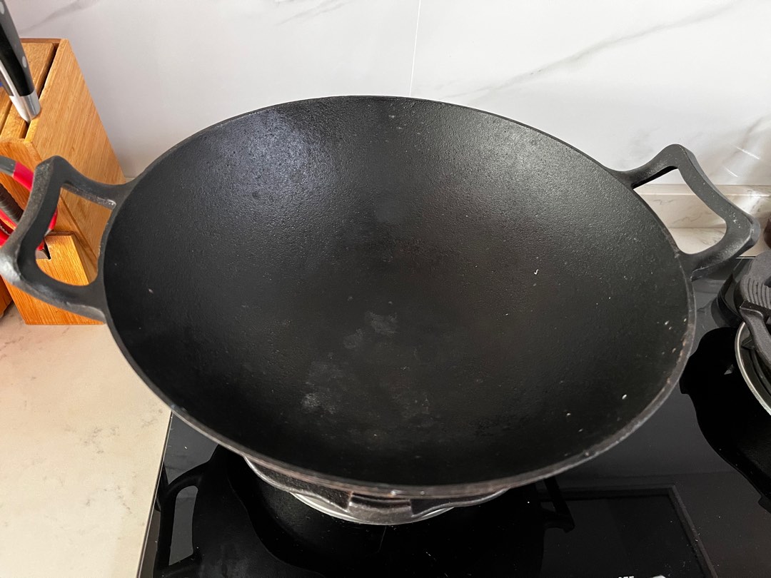 Cast Iron Chinese Wok 14 inch 36cm preseasoned, Furniture & Home Living, Kitchenware