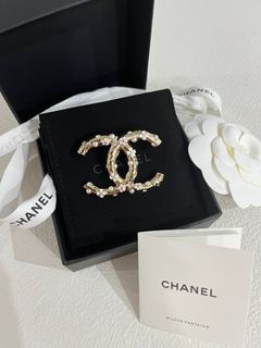 100+ affordable chanel brooch For Sale, Accessories