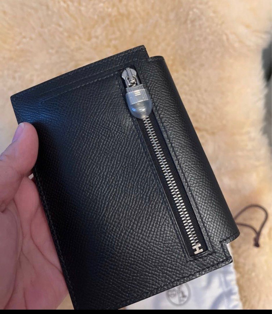 Compact kelly Wallet (Category: Luxury Bags & Wallets) located in Batangas. Submitted by damirez88 (Listing ID 1196144316, Image 3). Description: Good as new kelly compact wallet.