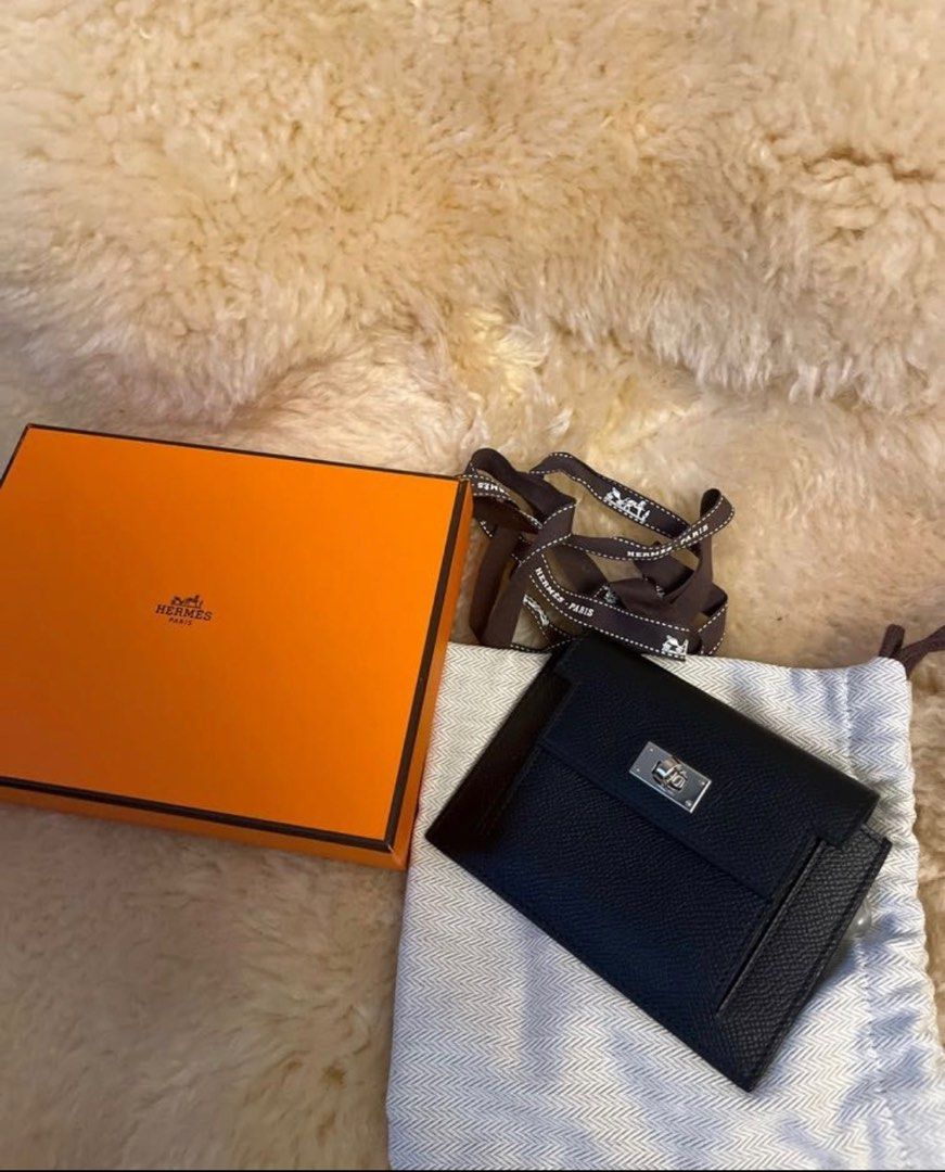 Compact kelly Wallet (Category: Luxury Bags & Wallets) located in Batangas. Submitted by damirez88 (Listing ID 1196144316, Image 2). Description: Good as new kelly compact wallet.