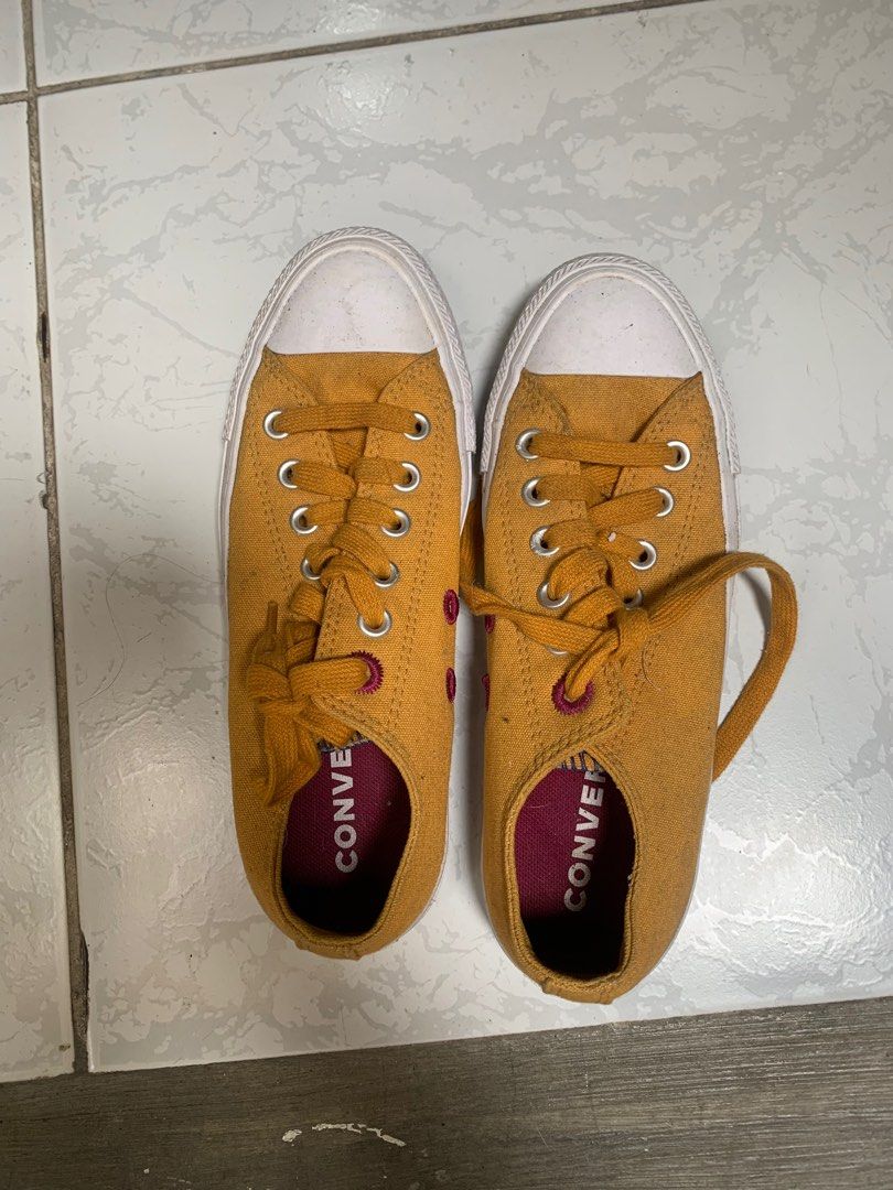 Yellow converse size shop 7