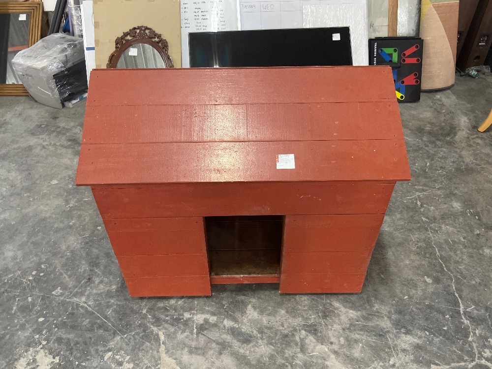 Custom Wooden Dog House Brown Colour / Warna Coklat Rumah Anjing Kayu