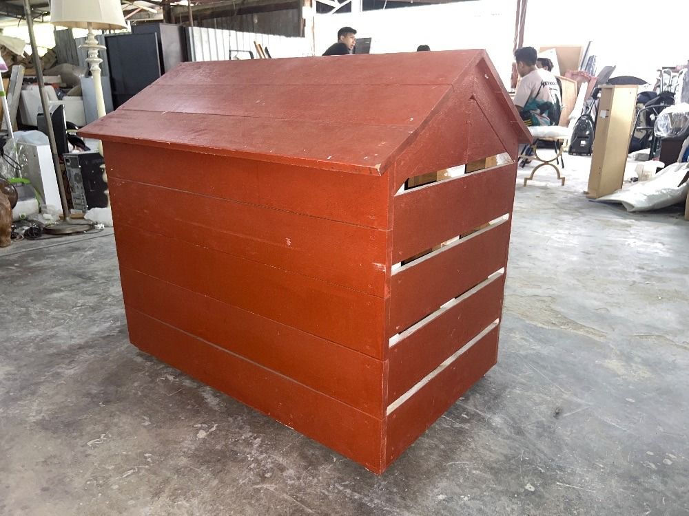 Custom Wooden Dog House Brown Colour / Warna Coklat Rumah Anjing Kayu
