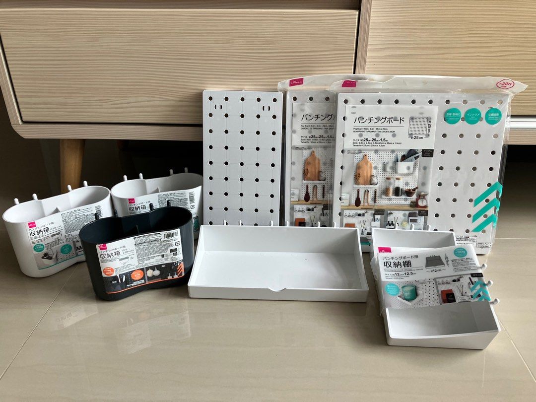 Daiso assorted items (Category: Craft Supplies & Tools) located in Singapore. Submitted by jlt25 (Listing ID 1199102512, Image 2). Description: I have some brand new Daiso items. Please refer to pictures posted. Items marked ❌❌are sold..