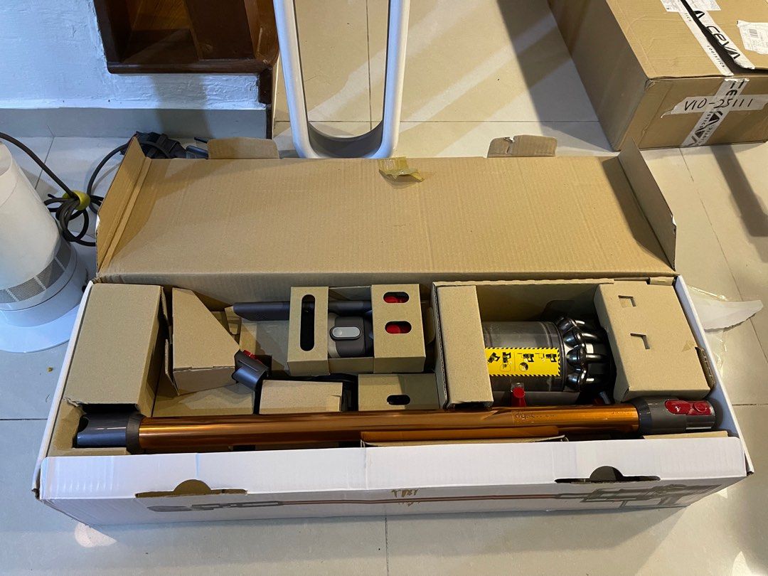 Dyson V10 Absolute cordless vacuum, TV & Home Appliances, Vacuum