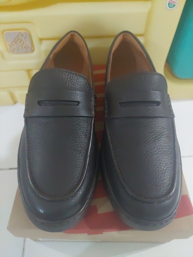 Clarks shoes fitflops best sale