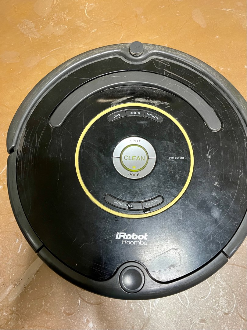 iRobot Roomba 600 Robotic Vacuum cleaner with preset memory functions