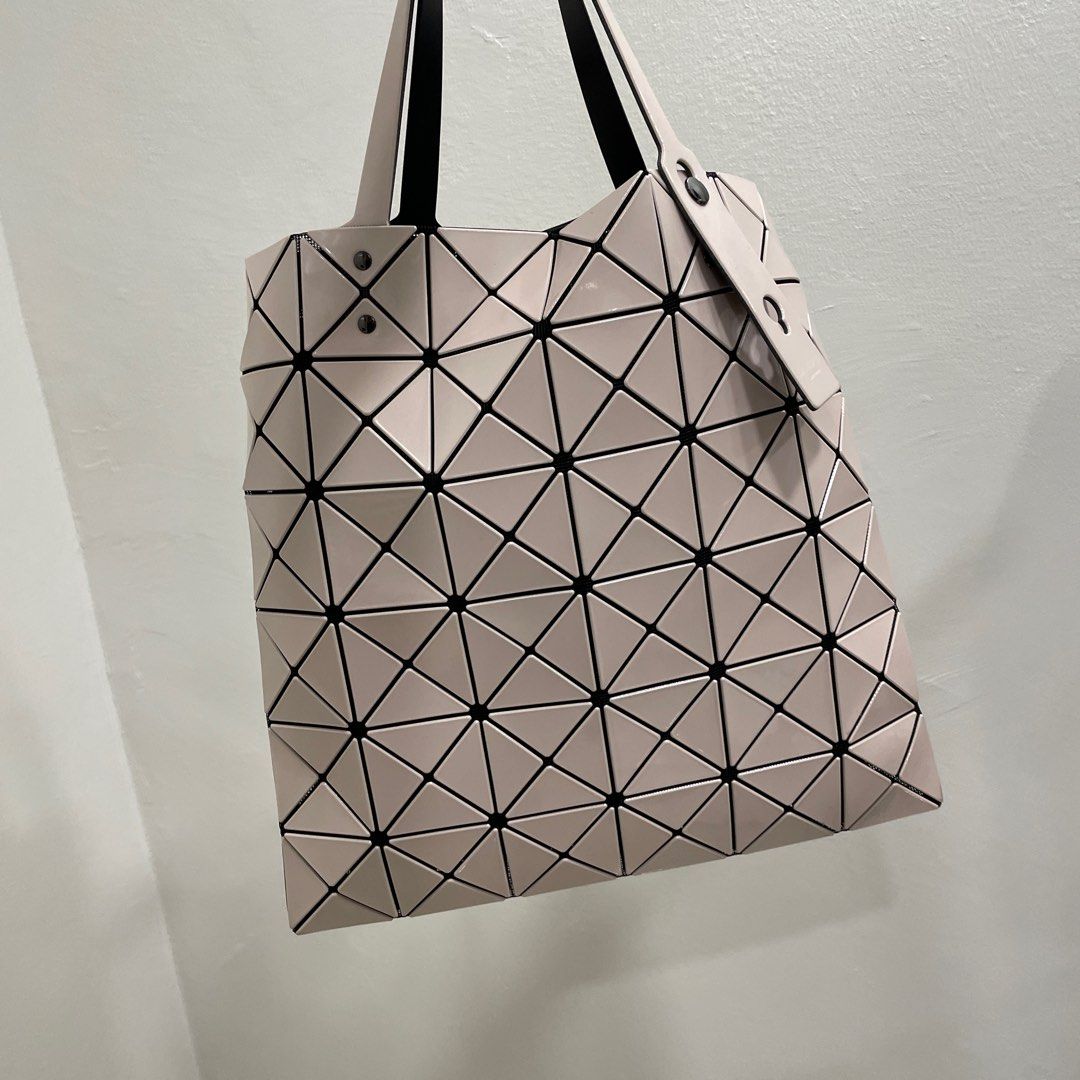 ISSEY MIYAKE BAOBAO 6X6 LUCENT TOTE BEIGE, Women's Fashion, Bags ...