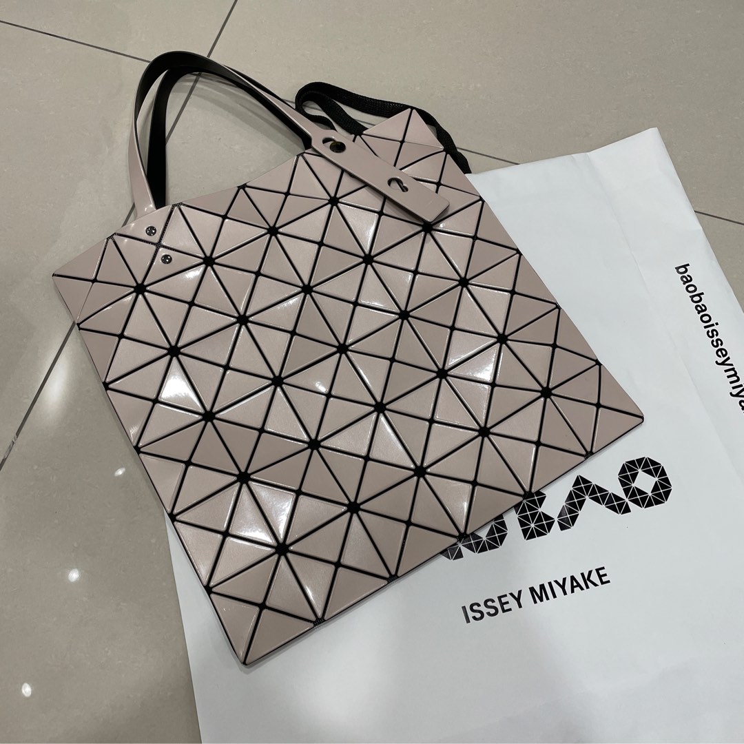 ISSEY MIYAKE BAOBAO 6X6 LUCENT TOTE BEIGE, Women's Fashion, Bags ...