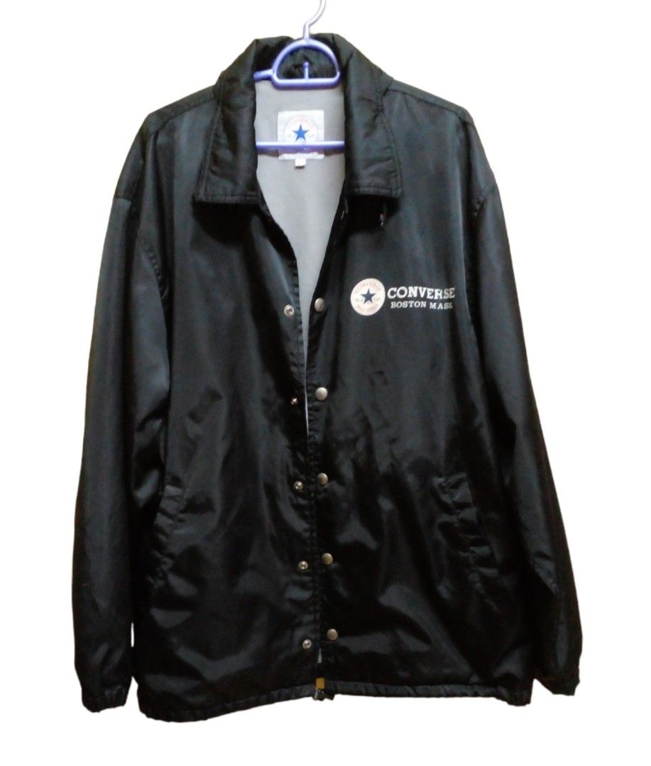 Jacket Converse (Category: Coats, Jackets and Outerwear) located in Kota Bharu. Submitted by mohd_ikwan (Listing ID 1199054499, Image 3). Description: condition lawa lg..cuma ade crack sikit print belakang. pit 25 labuh 30.