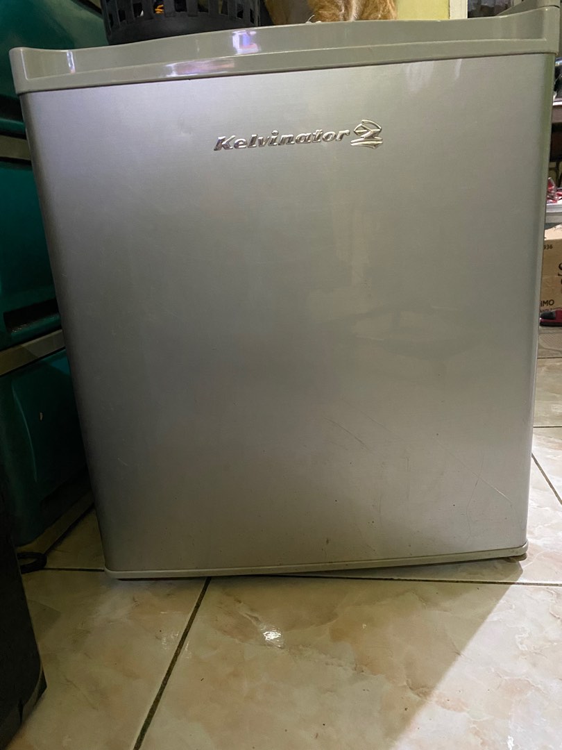 Kelvinator Mini fridge, TV & Home Appliances, Kitchen Appliances